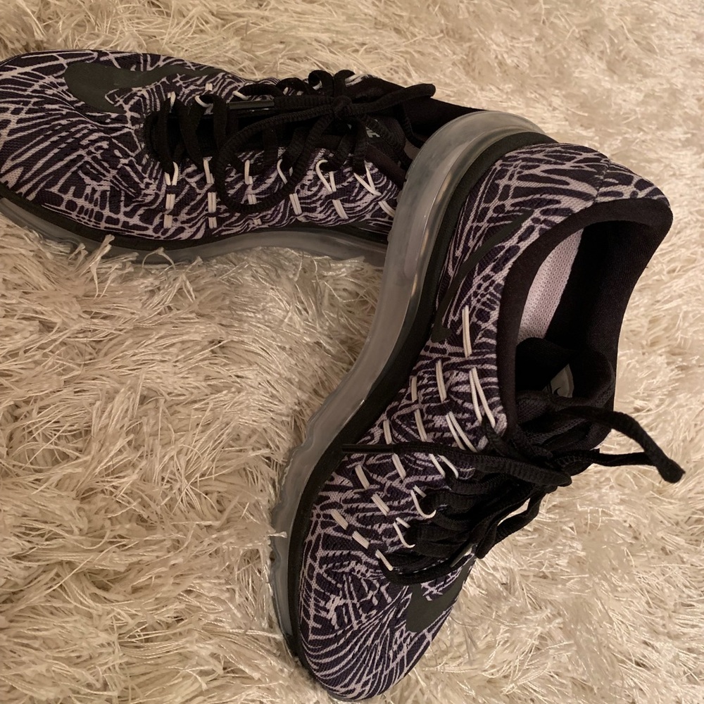Nike tennis shoes